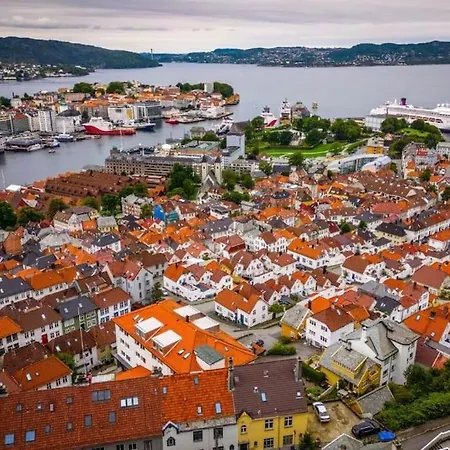 Apartman I Bergens Vakreste Gate - Nydelig Utsikt Over Innseilingen Til Bergen!