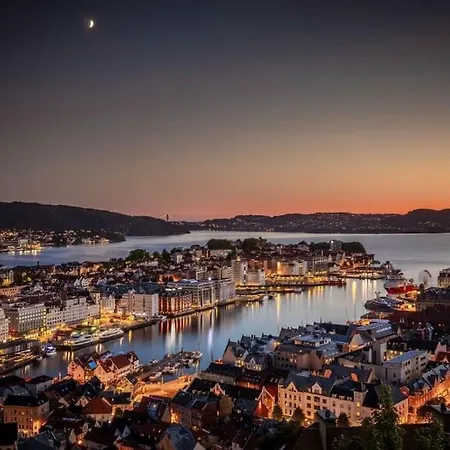 I Bergens Vakreste Gate - Nydelig Utsikt Over Innseilingen Til Bergen! Apartman Bergen