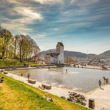 I Bergens Vakreste Gate - Nydelig Utsikt Over Innseilingen Til Bergen! Appartamento *