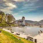 I Bergens Vakreste Gate - Nydelig Utsikt Over Innseilingen Til Bergen! Διαμέρισμα *