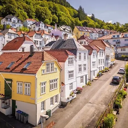 I Bergens Vakreste Gate - Nydelig Utsikt Over Innseilingen Til Bergen! شقة *