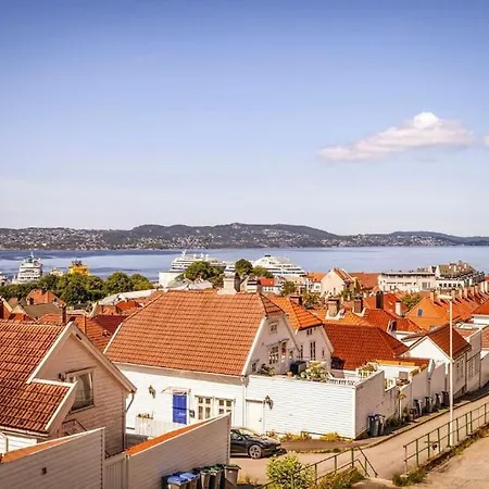 I Bergens Vakreste Gate - Nydelig Utsikt Over Innseilingen Til Bergen! *